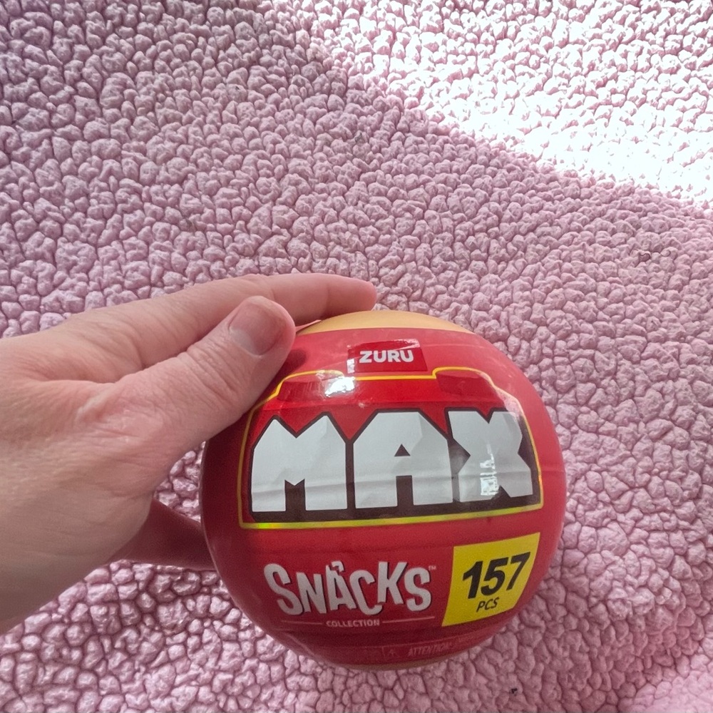 ZURU MAX Snacks Surprise Ball Toy - Red